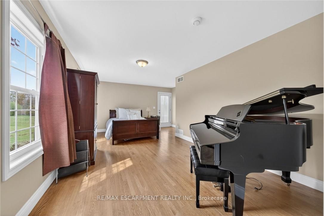 20 Haldimand Trail Property Photo 16