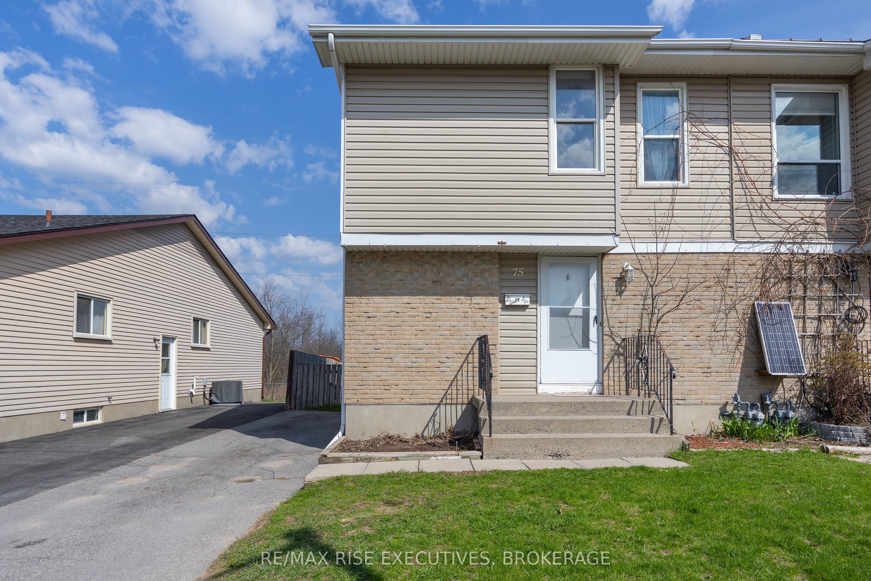 75 Wycliffe Crescent Property Photo 1