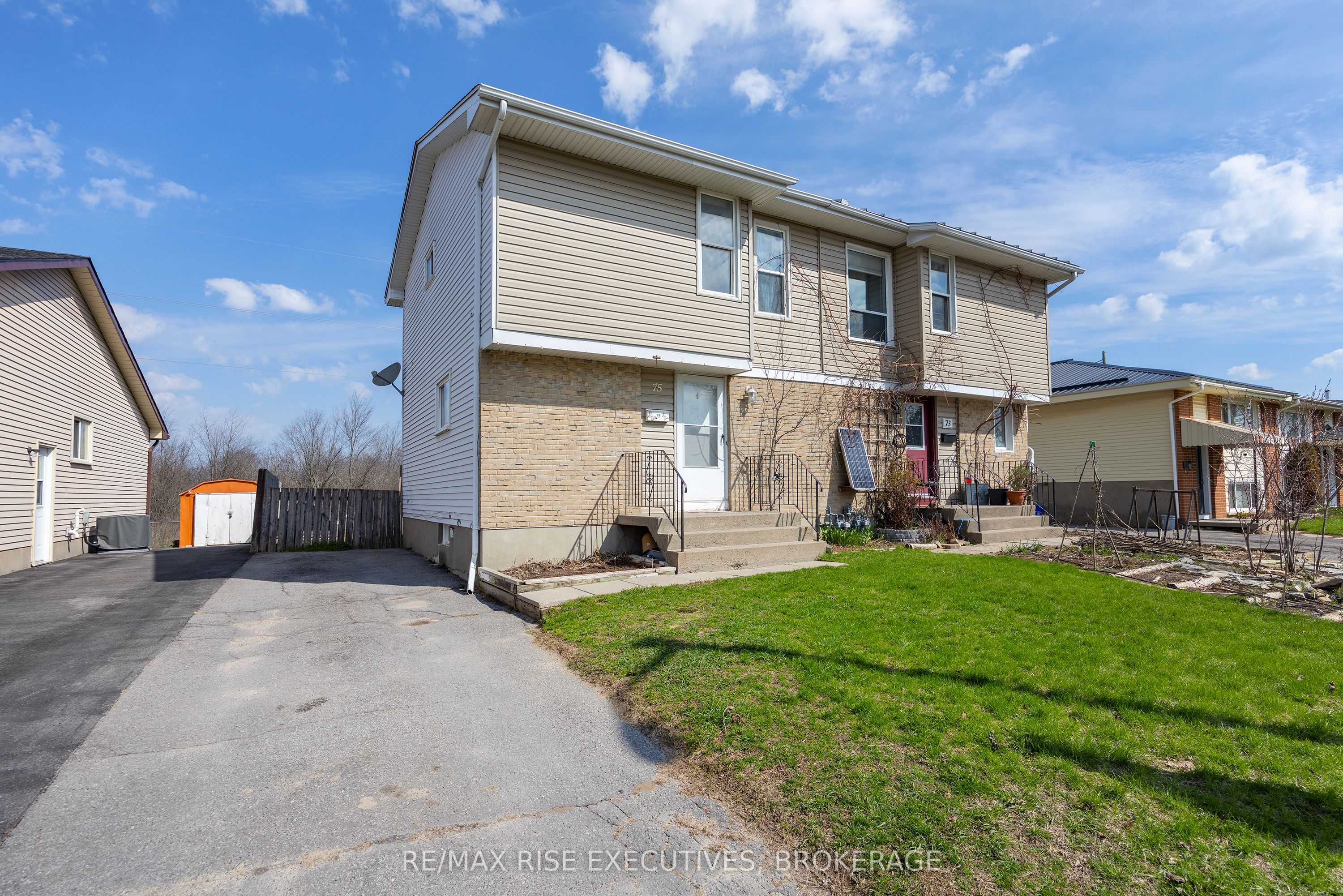 75 Wycliffe Crescent Property Photo 2