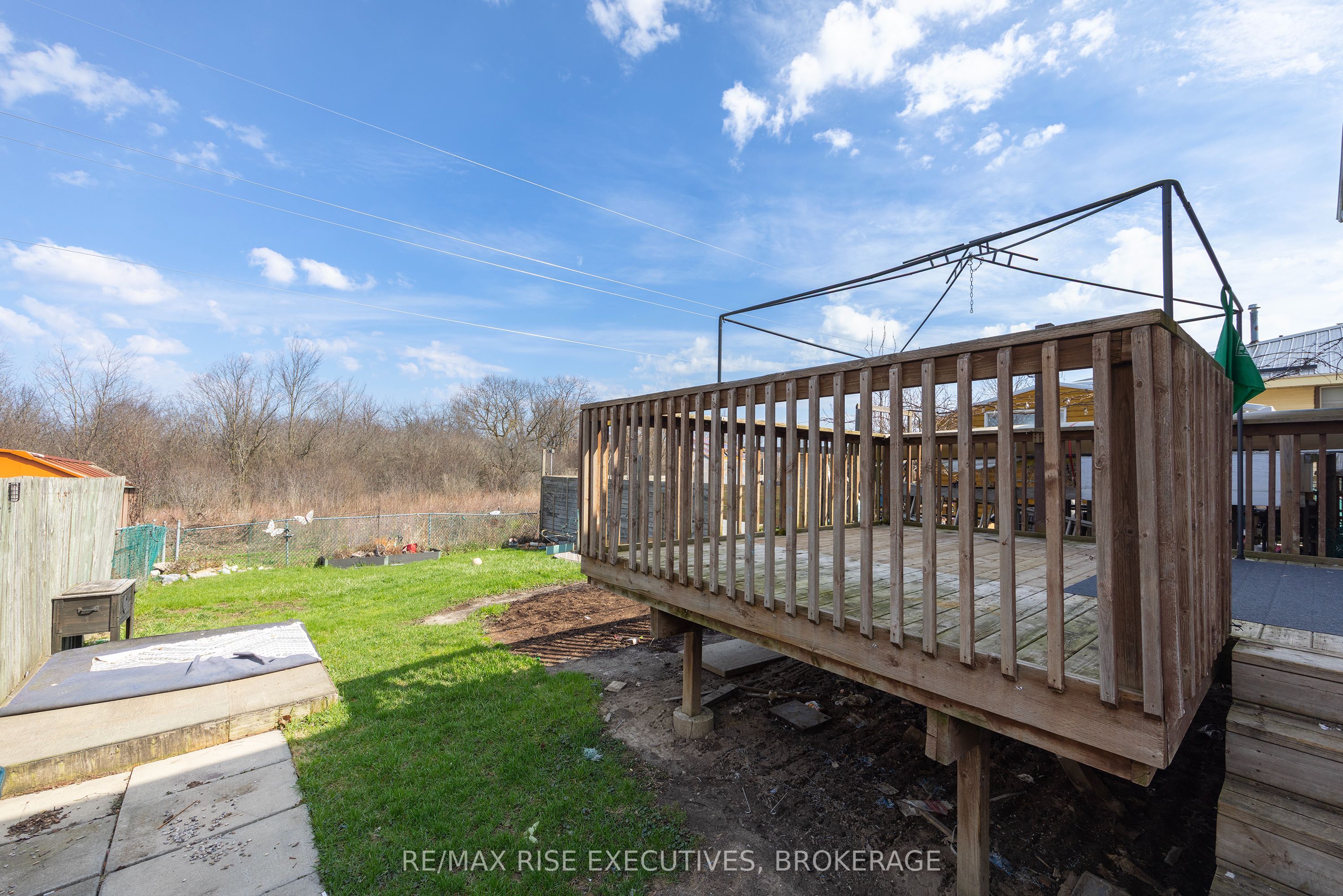75 Wycliffe Crescent Property Photo 7