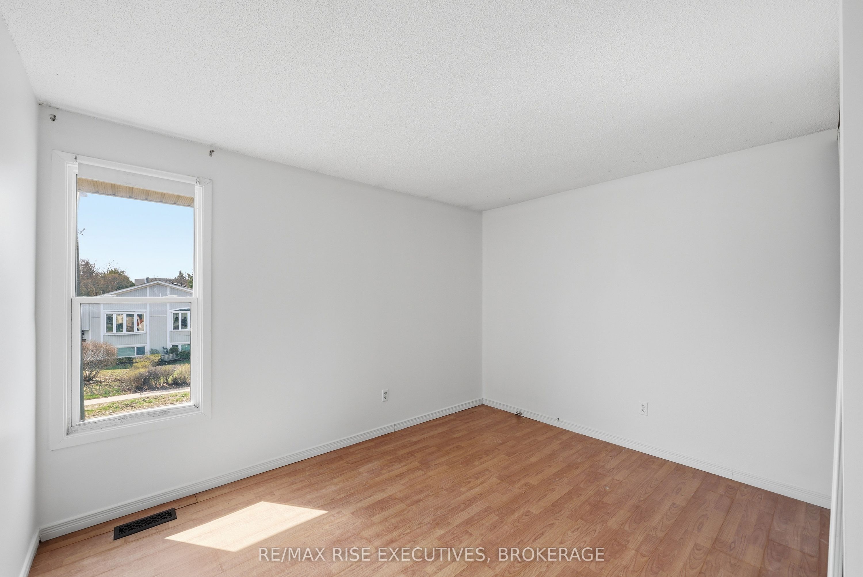 75 Wycliffe Crescent Property Photo 28