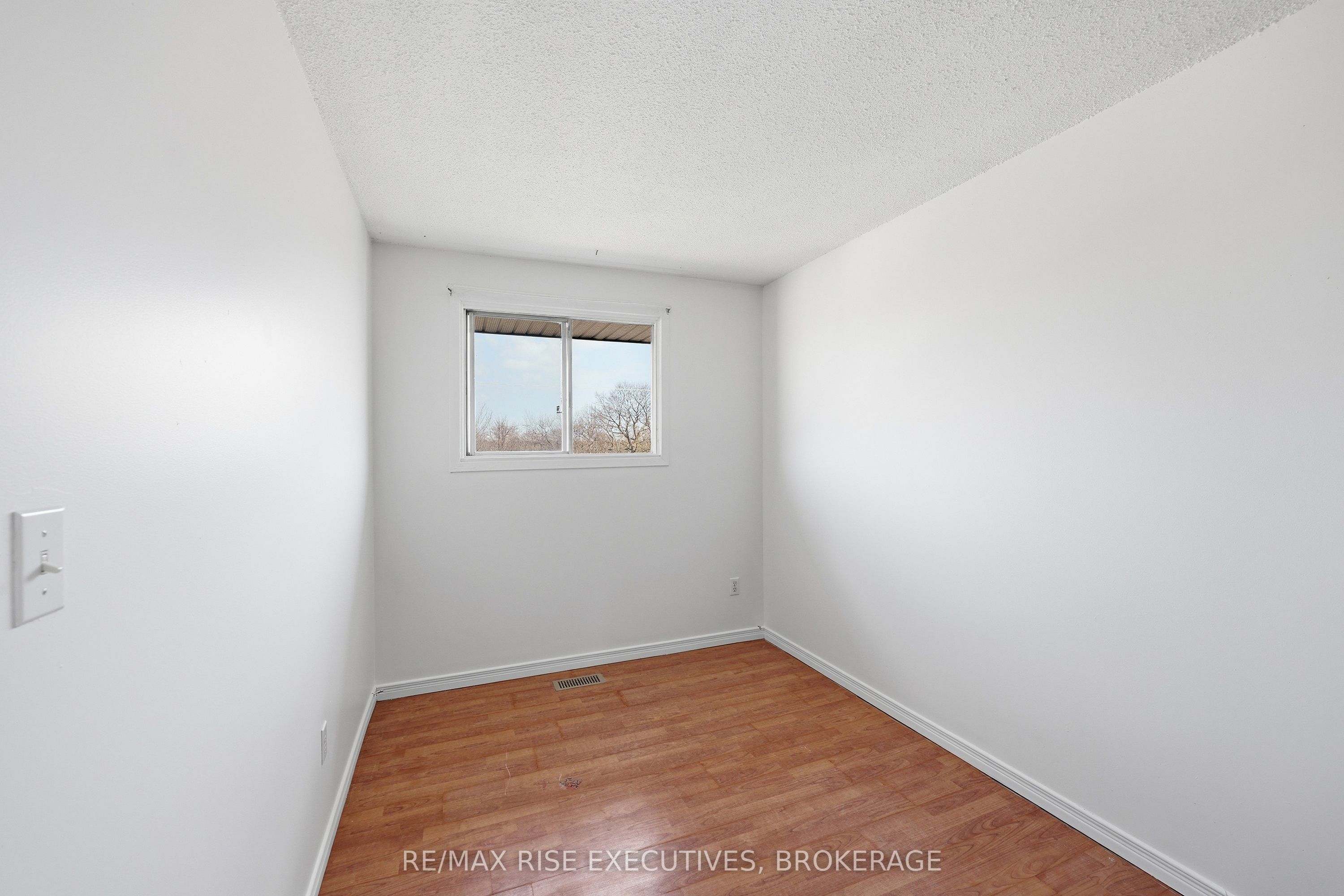 75 Wycliffe Crescent Property Photo 31