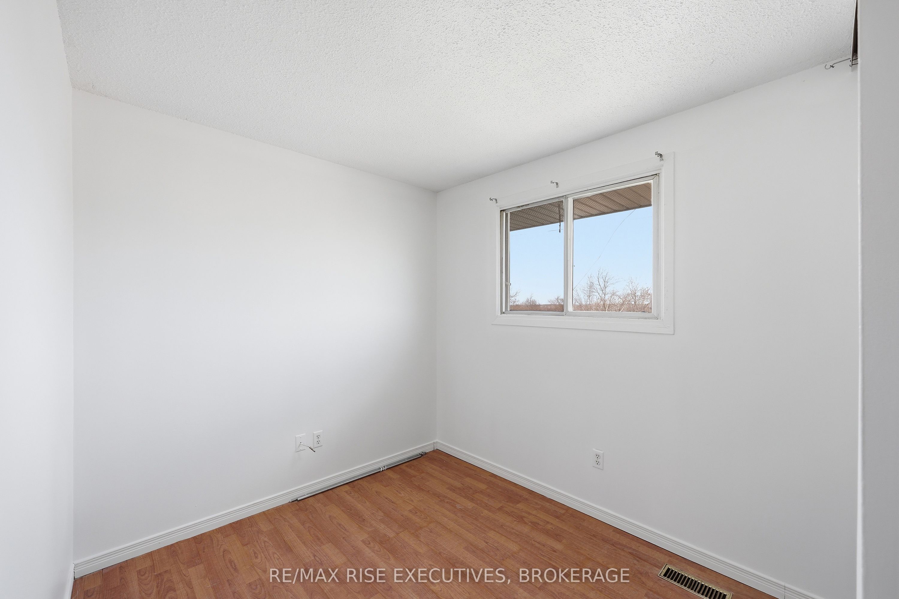 75 Wycliffe Crescent Property Photo 34