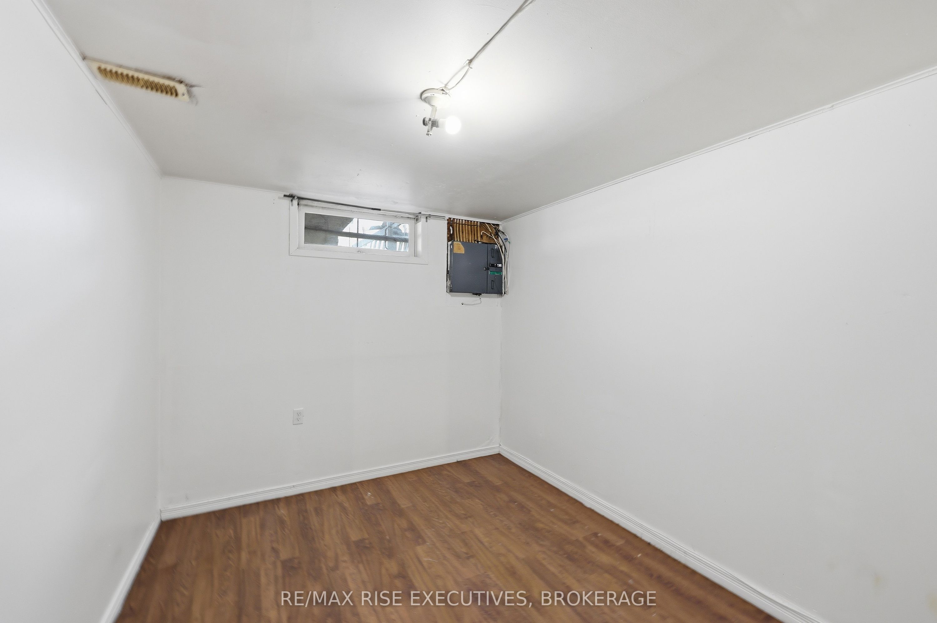 75 Wycliffe Crescent Property Photo 38