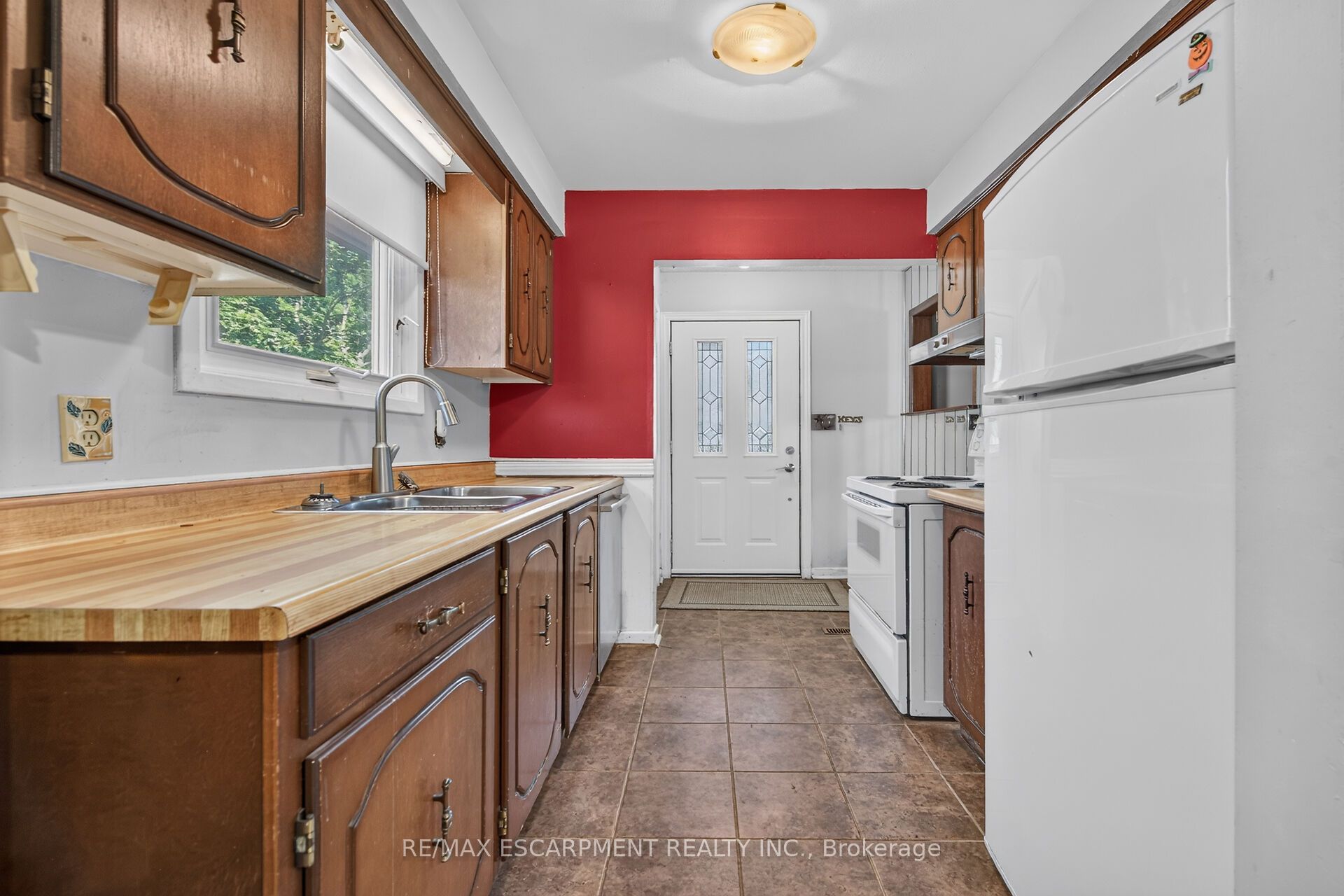 10 Tracey Road Property Photo 9
