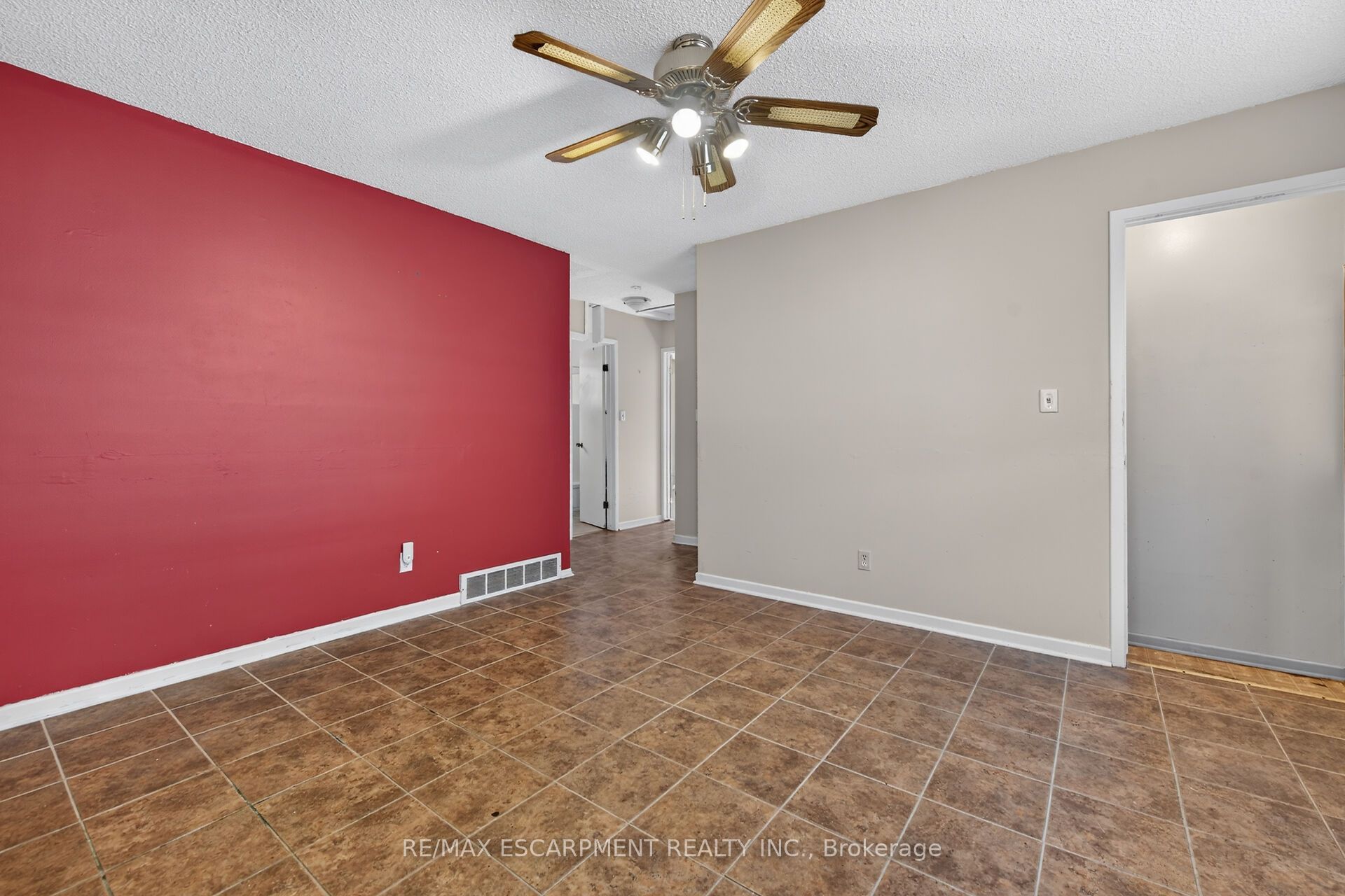 10 Tracey Road Property Photo 14