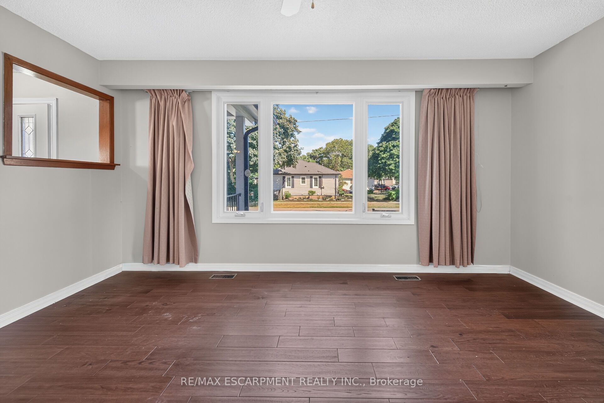 10 Tracey Road Property Photo 20