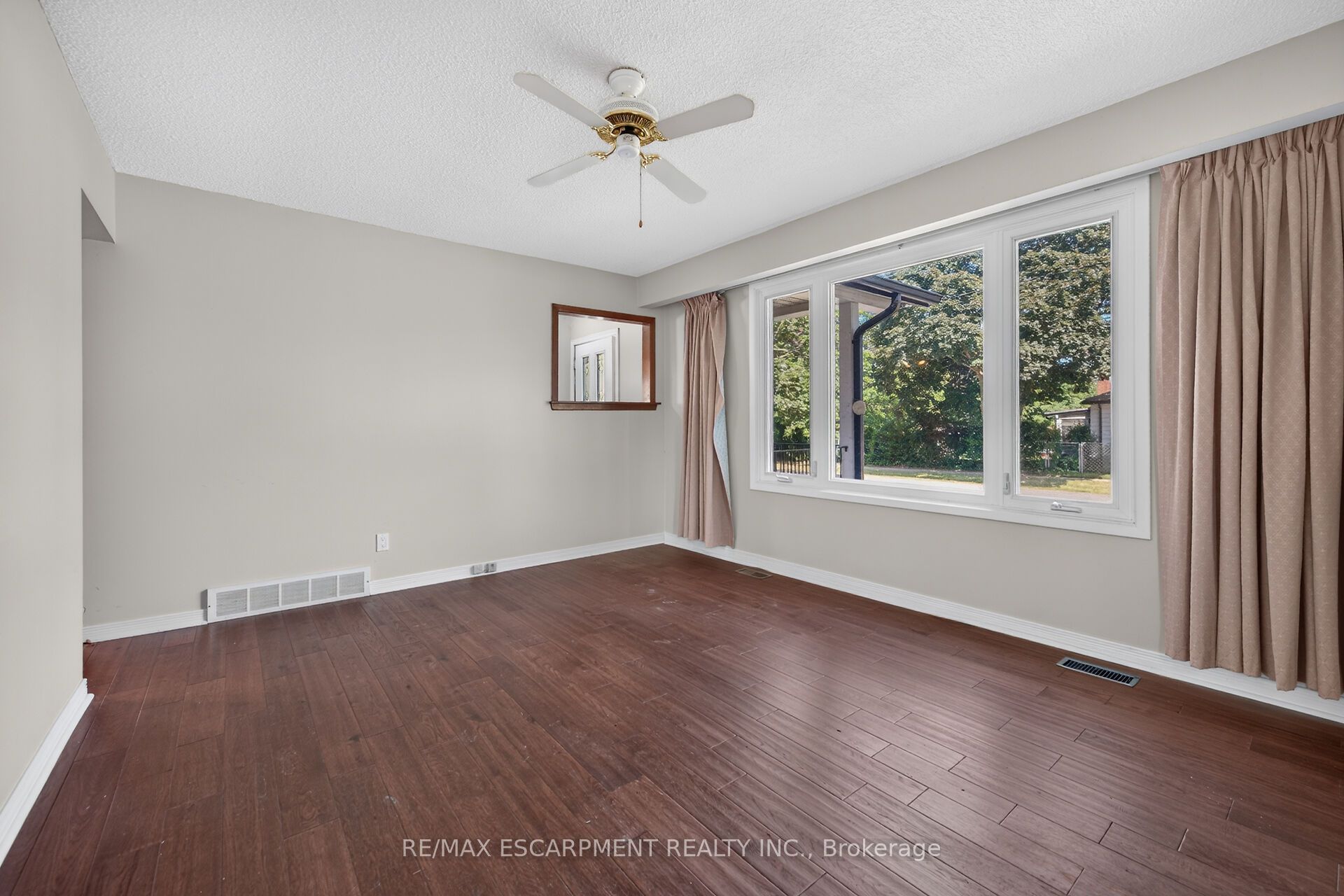 10 Tracey Road Property Photo 21