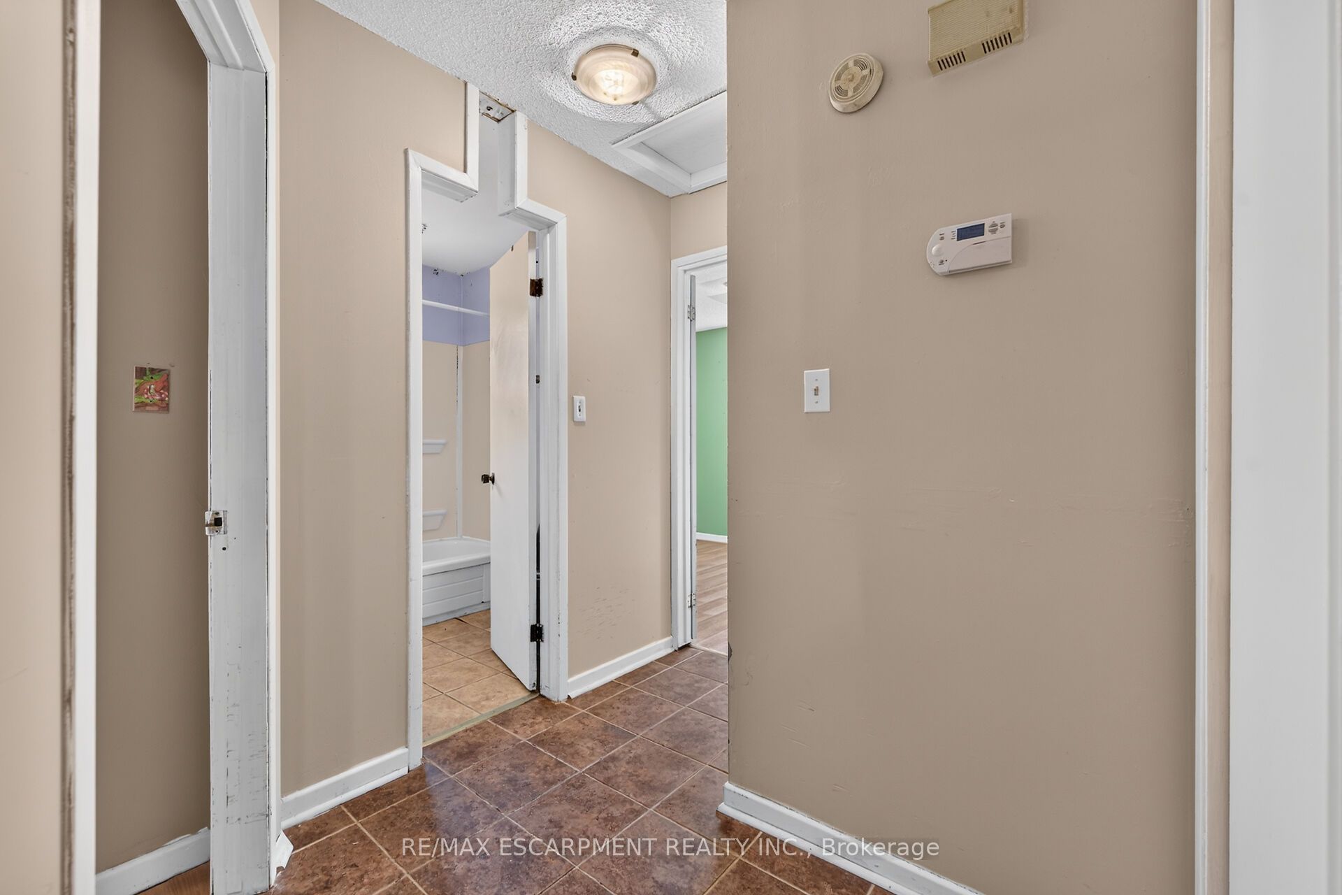 10 Tracey Road Property Photo 22
