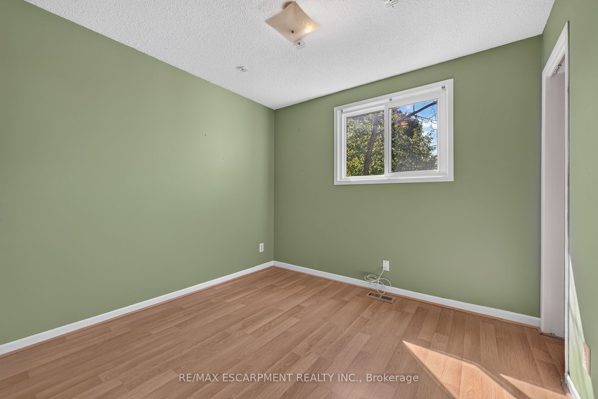 10 Tracey Road Property Photo 28