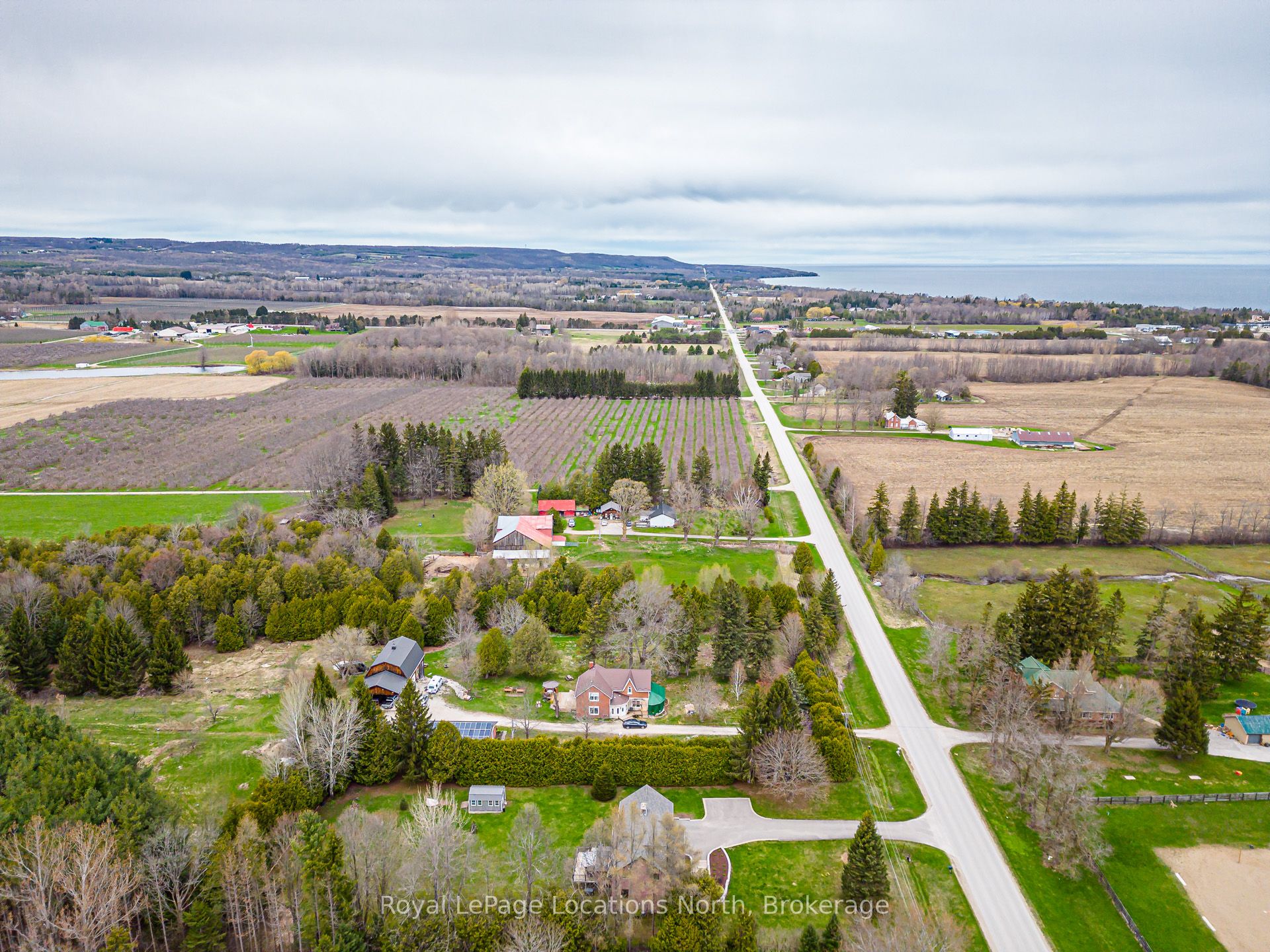 158078 7th Line Property Photo 6