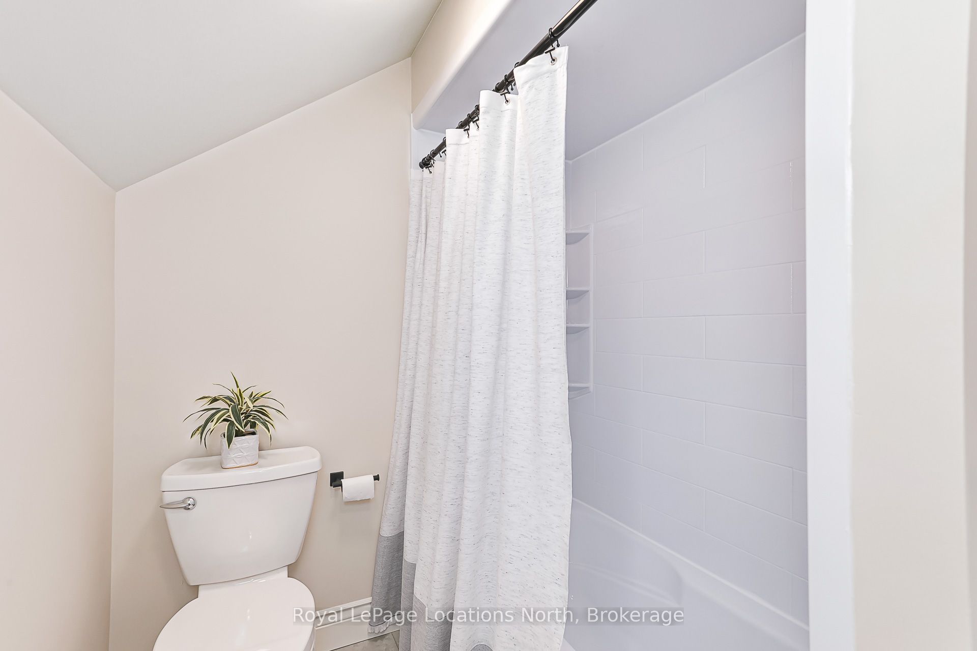 158078 7th Line Property Photo 35