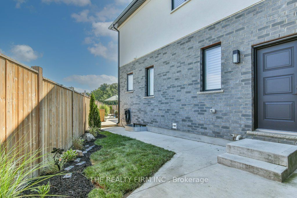4 Sycamore Road Property Photo 44