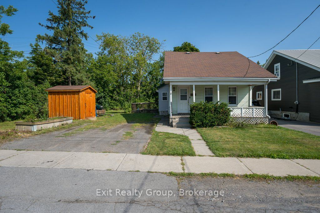 8 Ridley Street E Property Photo 1