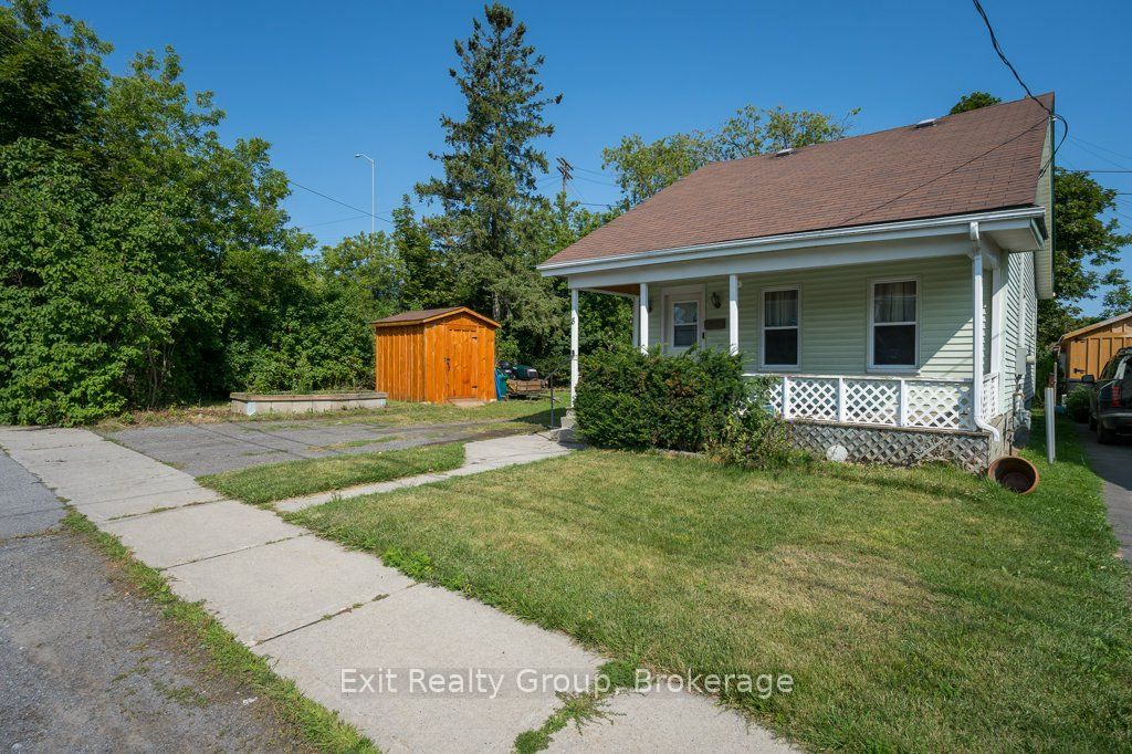 8 Ridley Street E Property Photo 2