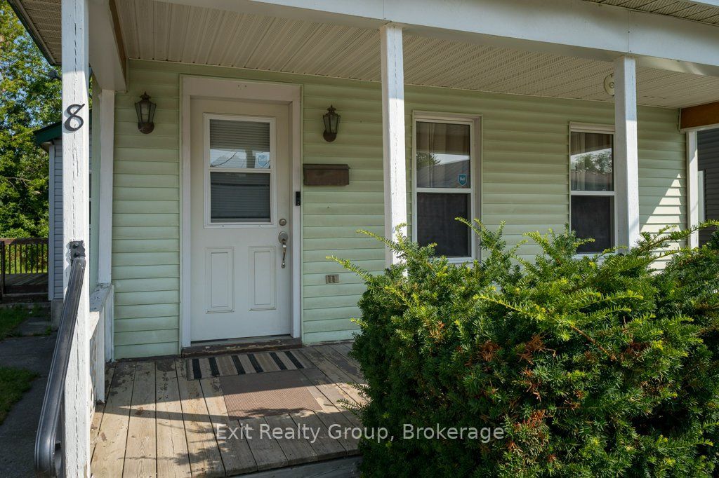 8 Ridley Street E Property Photo 4