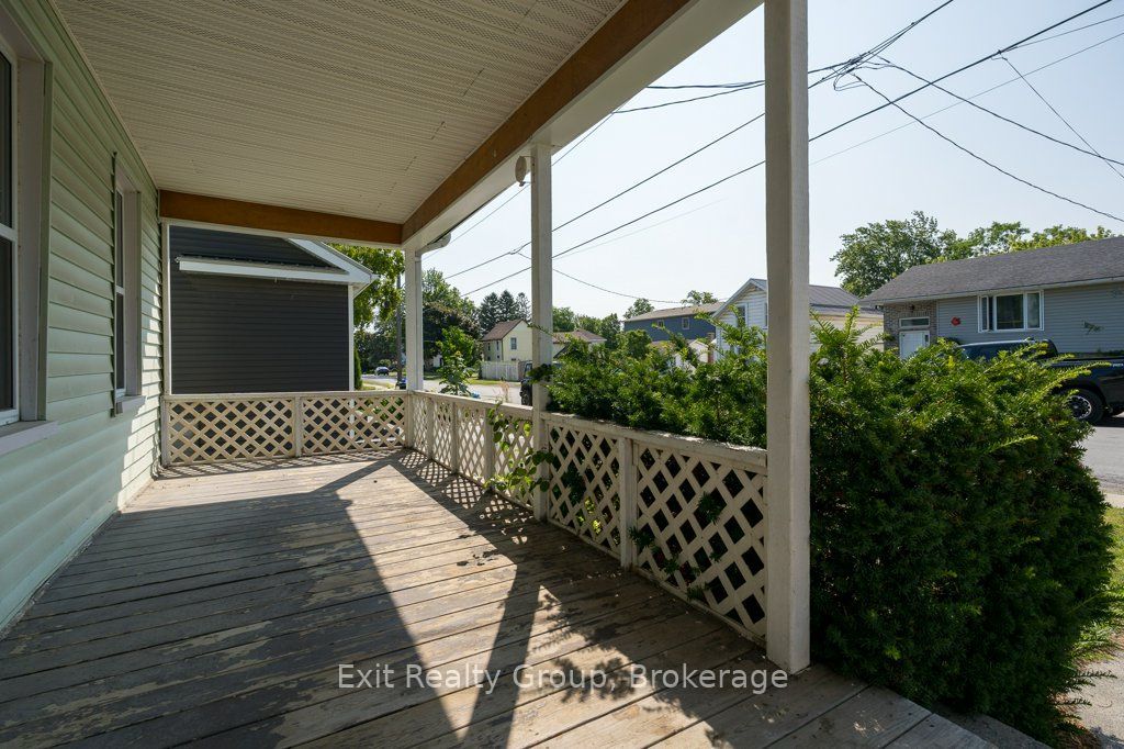 8 Ridley Street E Property Photo 6