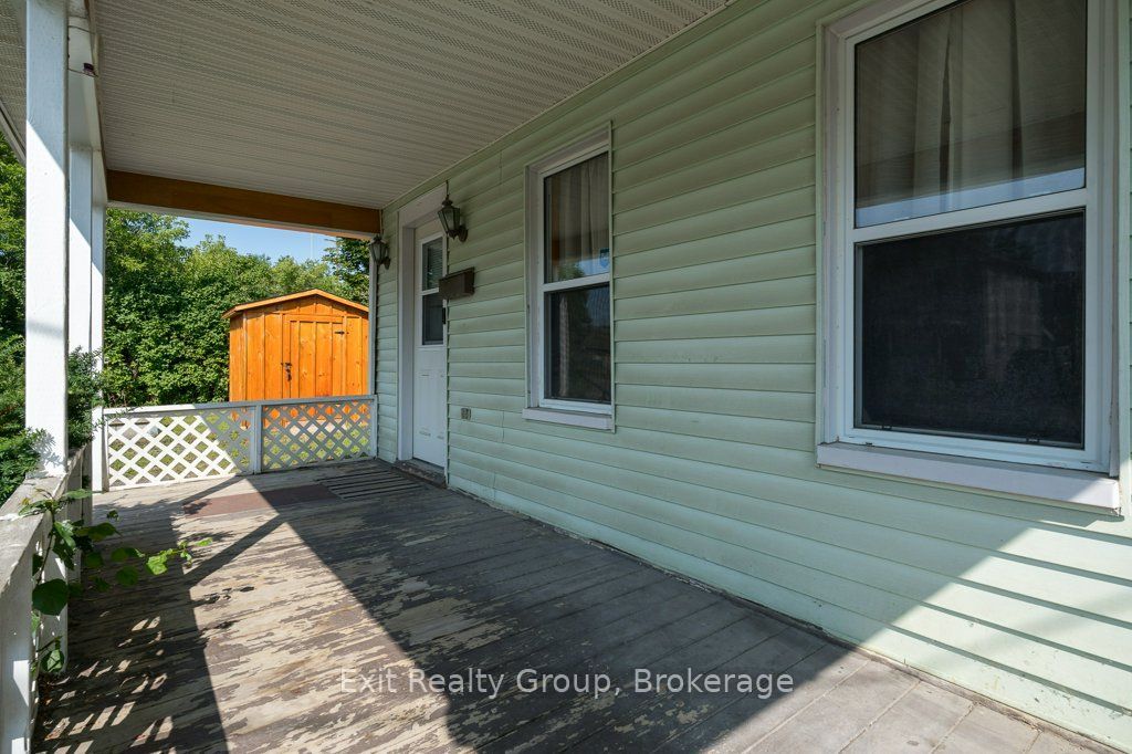 8 Ridley Street E Property Photo 7
