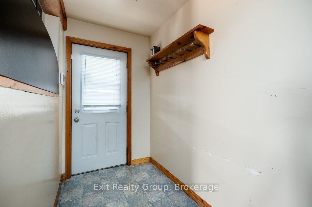 8 Ridley Street E Property Photo 8