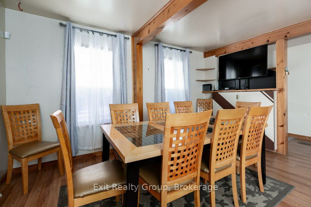 8 Ridley Street E Property Photo 10
