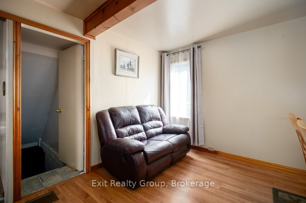 8 Ridley Street E Property Photo 11
