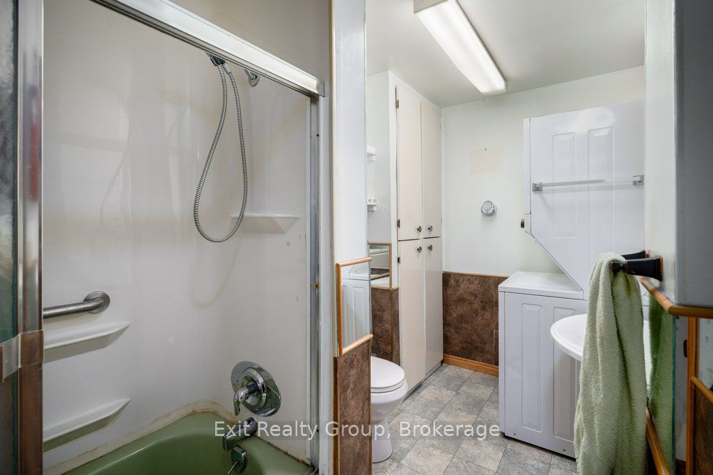 8 Ridley Street E Property Photo 15
