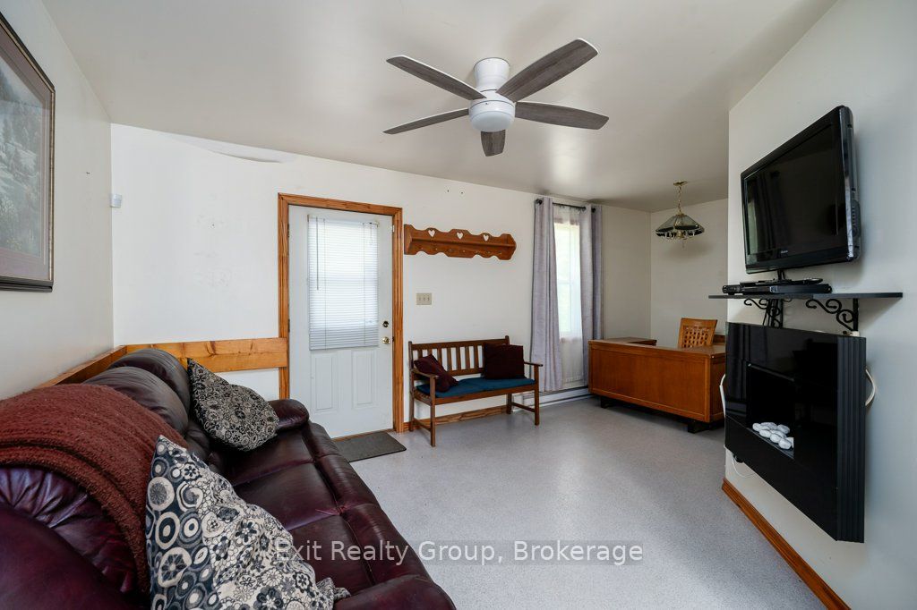 8 Ridley Street E Property Photo 16