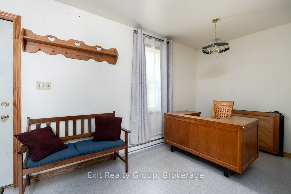8 Ridley Street E Property Photo 17