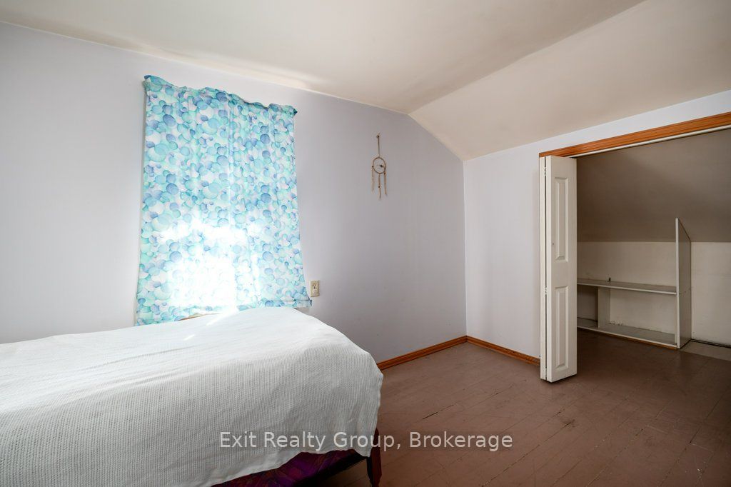 8 Ridley Street E Property Photo 20