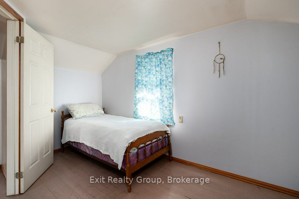 8 Ridley Street E Property Photo 21