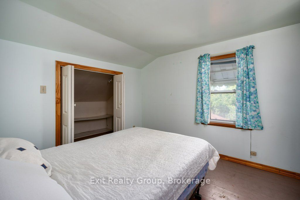 8 Ridley Street E Property Photo 22