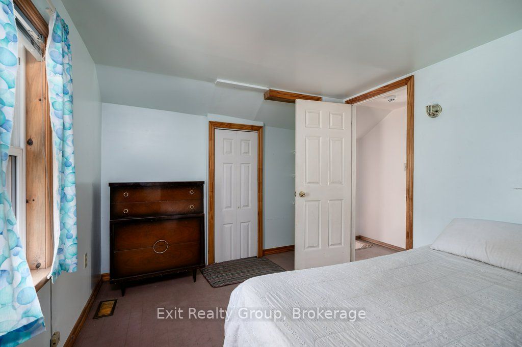 8 Ridley Street E Property Photo 23