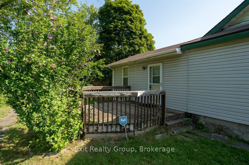 8 Ridley Street E Property Photo 26