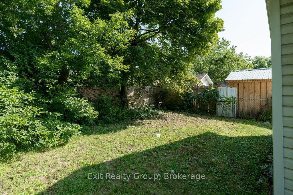 8 Ridley Street E Property Photo 29