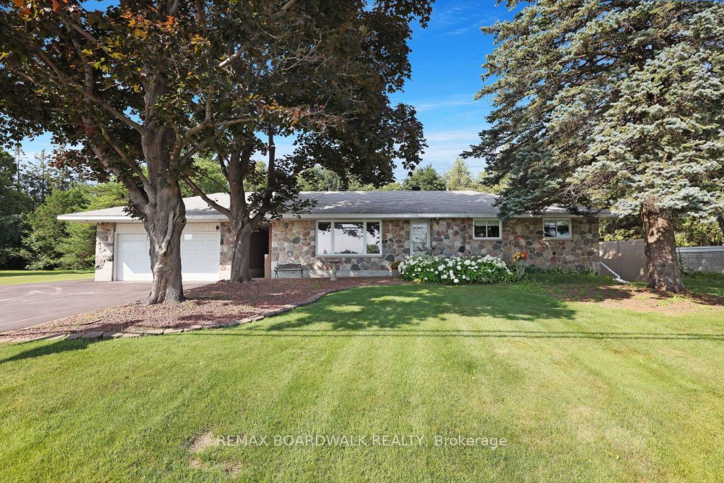2043 Carp Road Property Photo 3