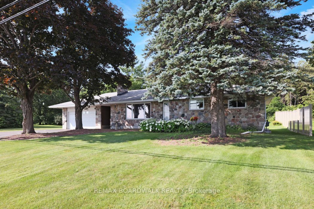 2043 Carp Road Property Photo 4