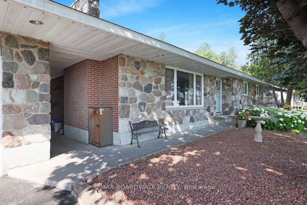 2043 Carp Road Property Photo 5