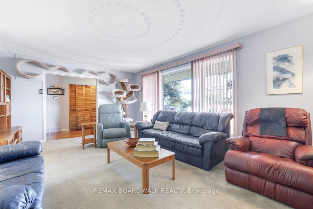 2043 Carp Road Property Photo 10