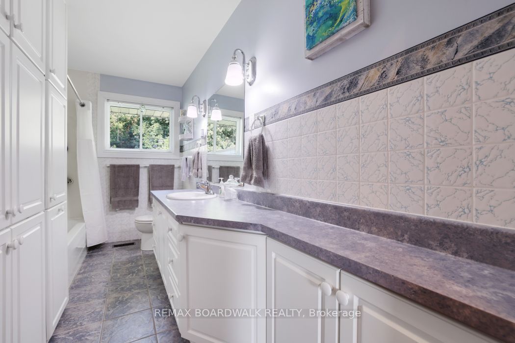 2043 Carp Road Property Photo 16