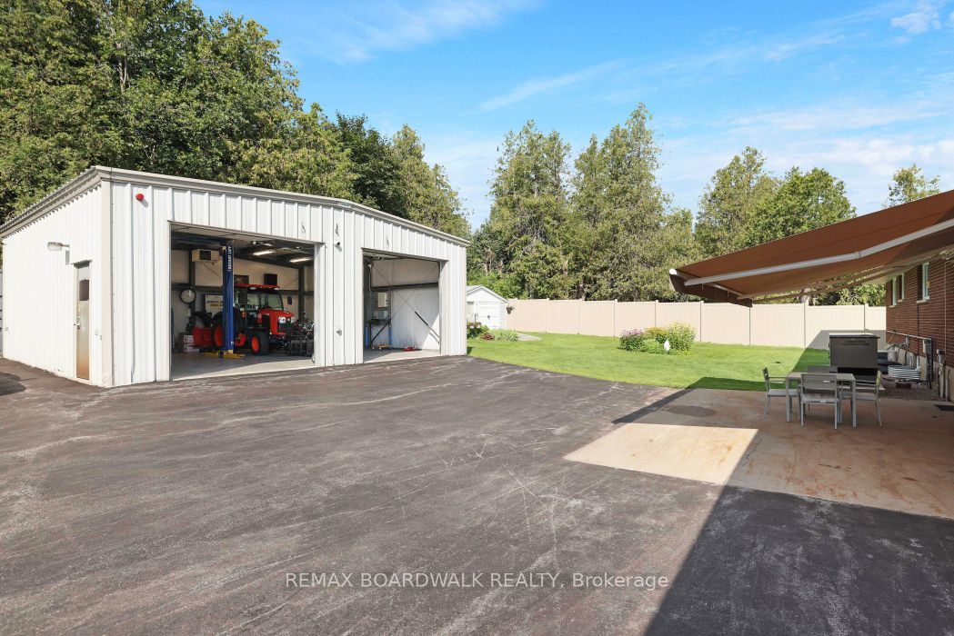 2043 Carp Road Property Photo 27