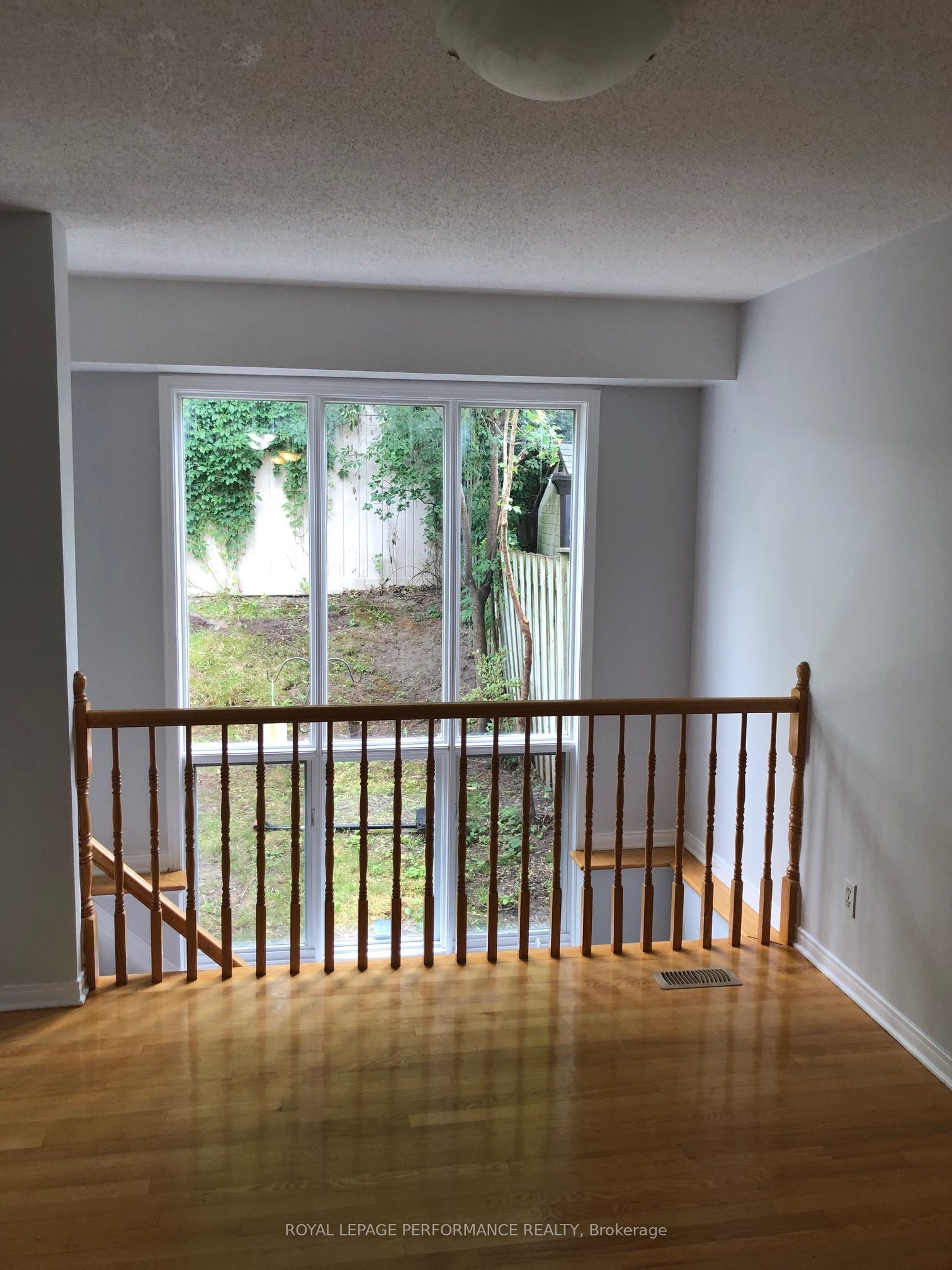 3827 Crowsnest Avenue Property Photo 10