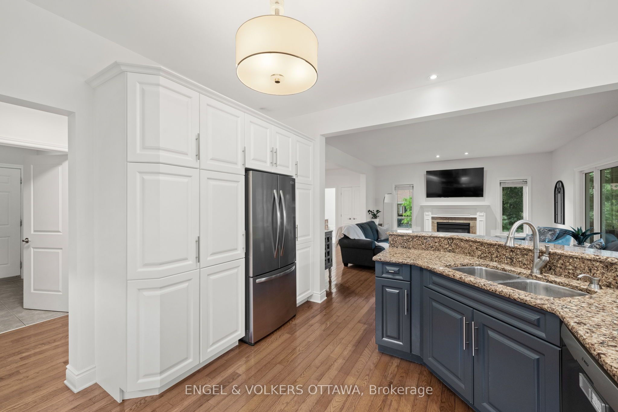 876 Center Street Property Photo 11