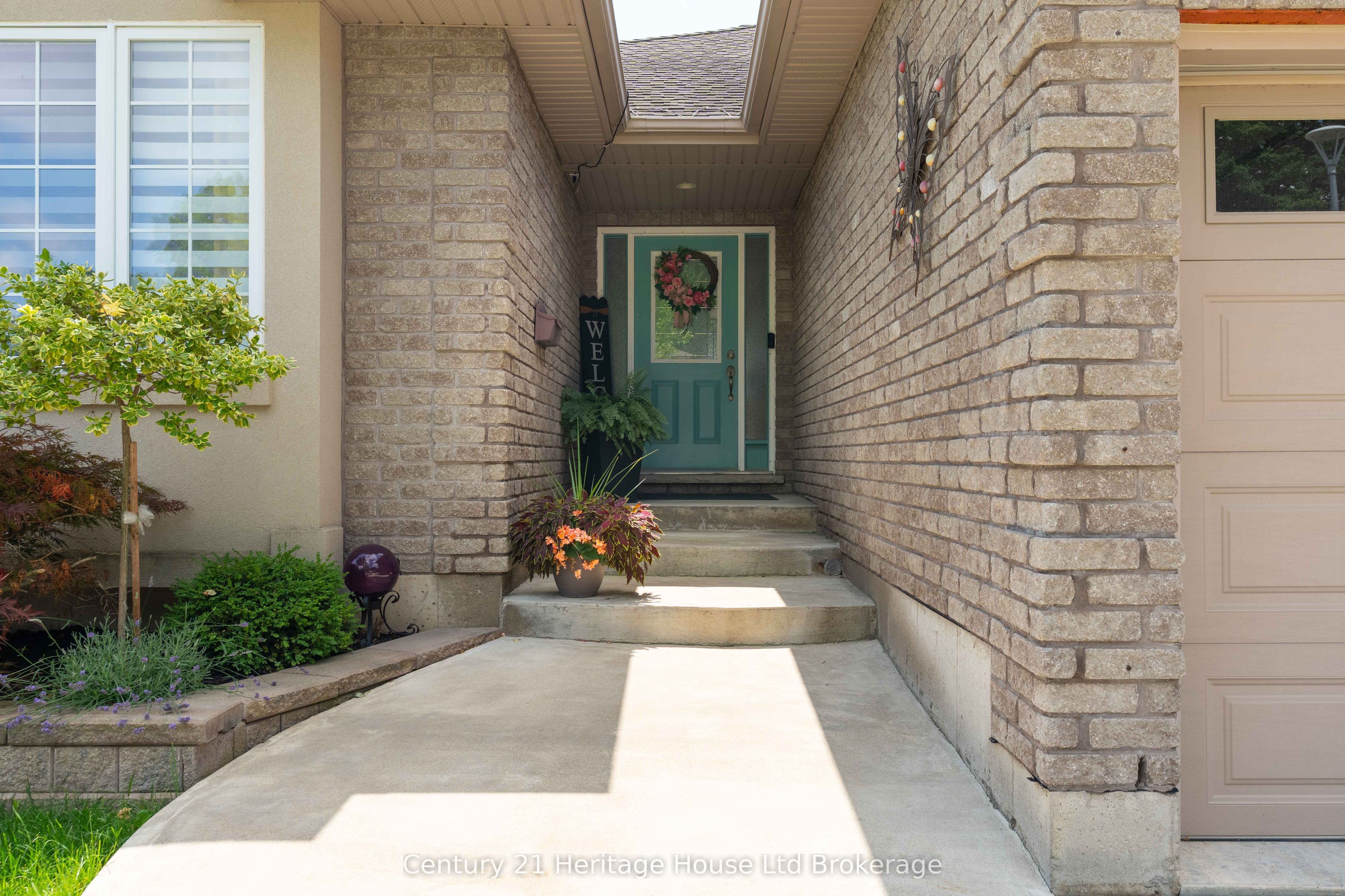 150 Forestway Trail Property Photo 4