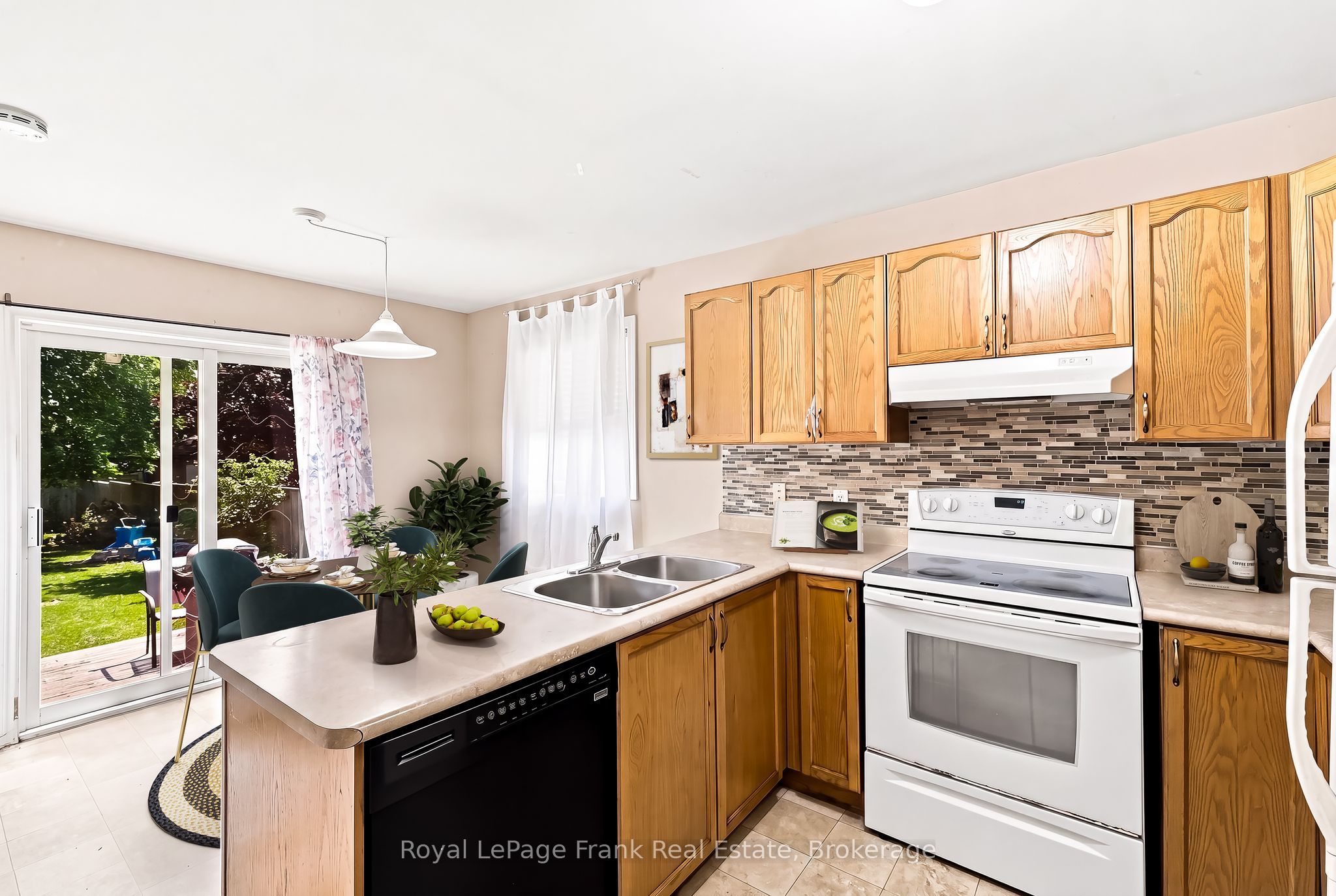 9 Durham Street W Property Photo 11