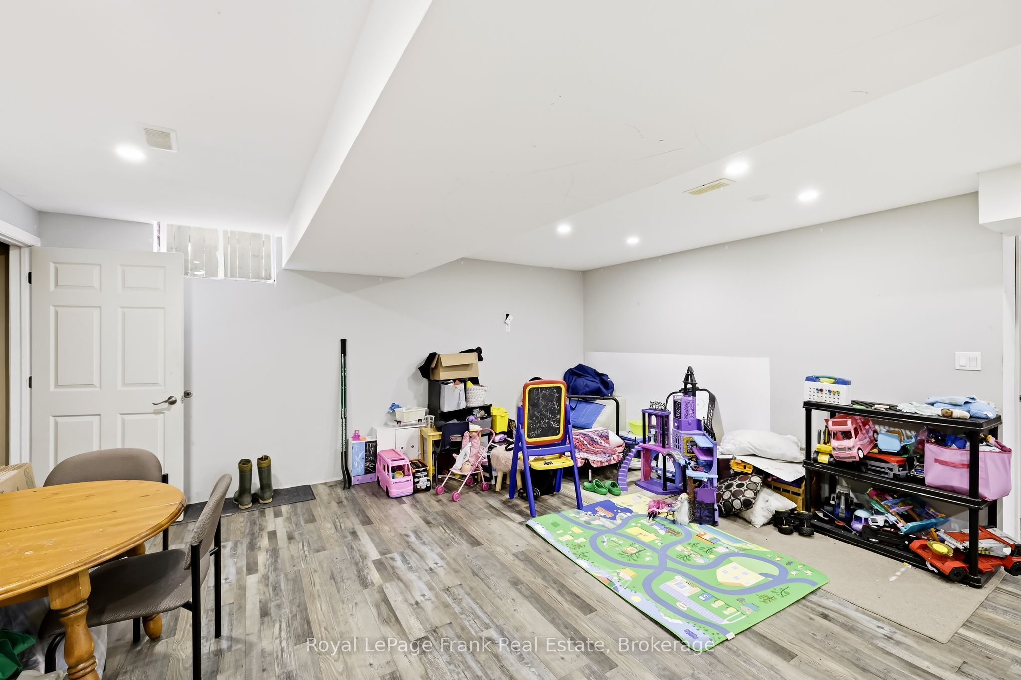 9 Durham Street W Property Photo 20