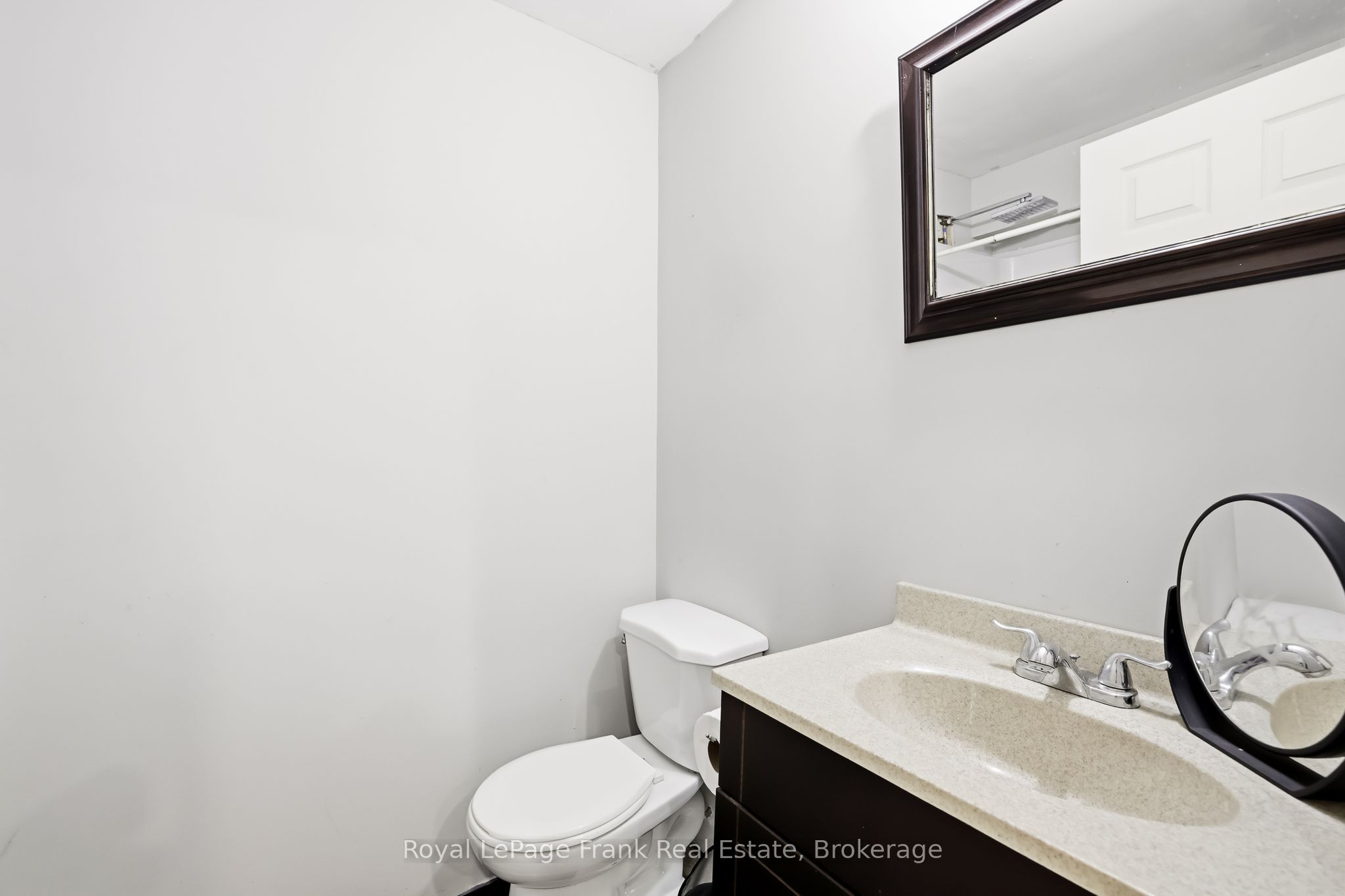 9 Durham Street W Property Photo 23