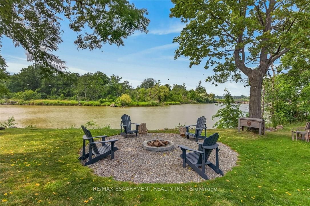 7327 Rainham Road Property Photo 1