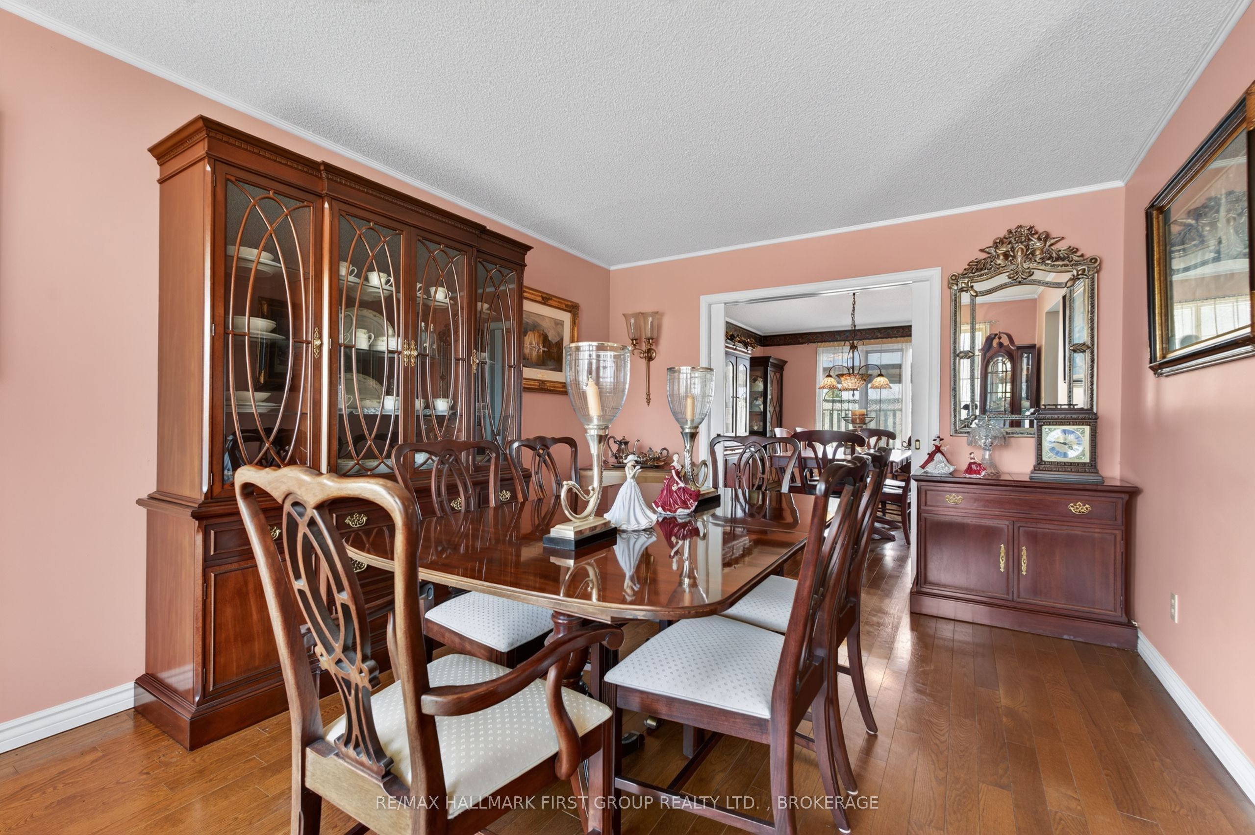 1130 Caitlin Crescent Property Photo 4