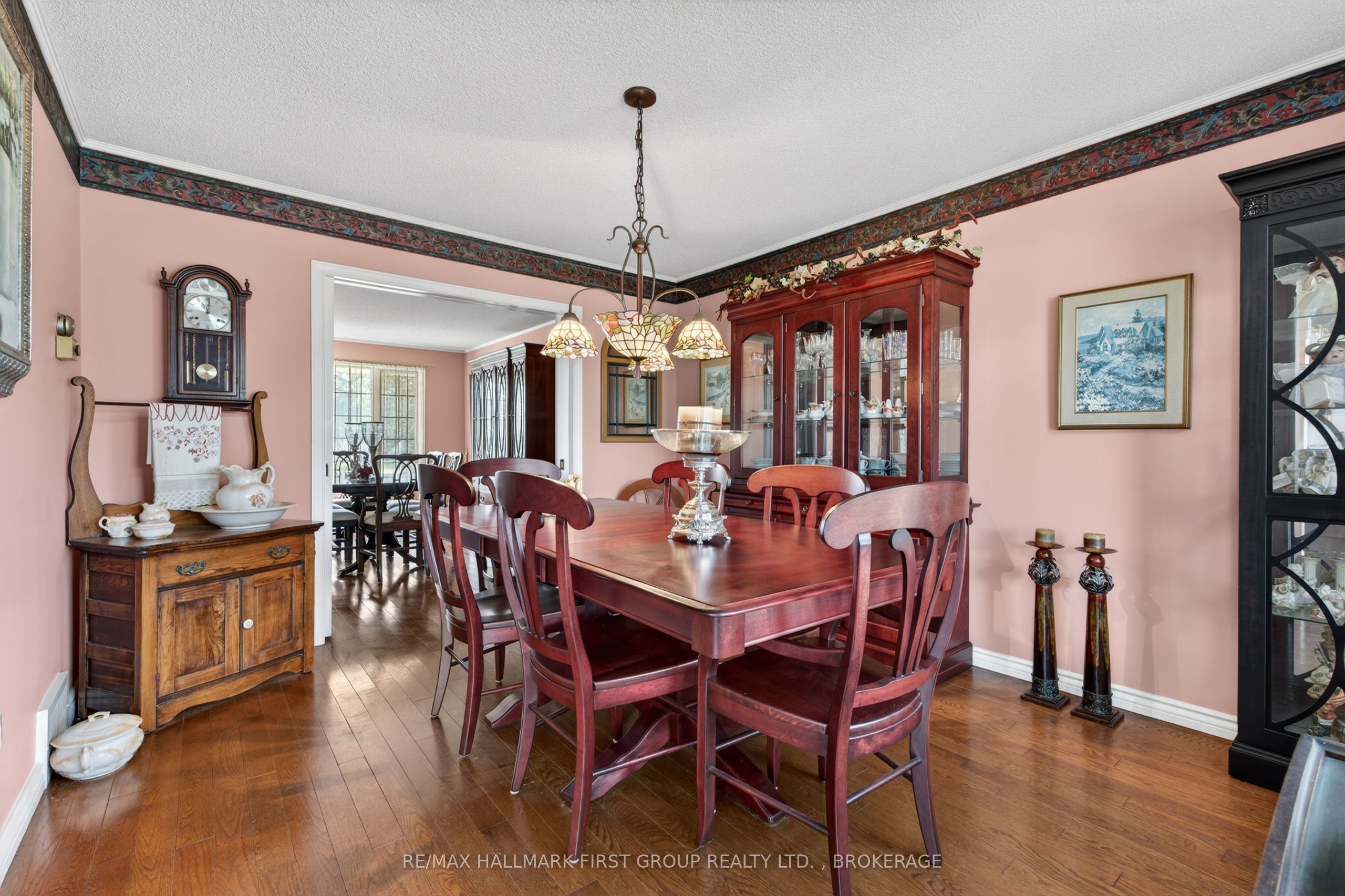 1130 Caitlin Crescent Property Photo 6