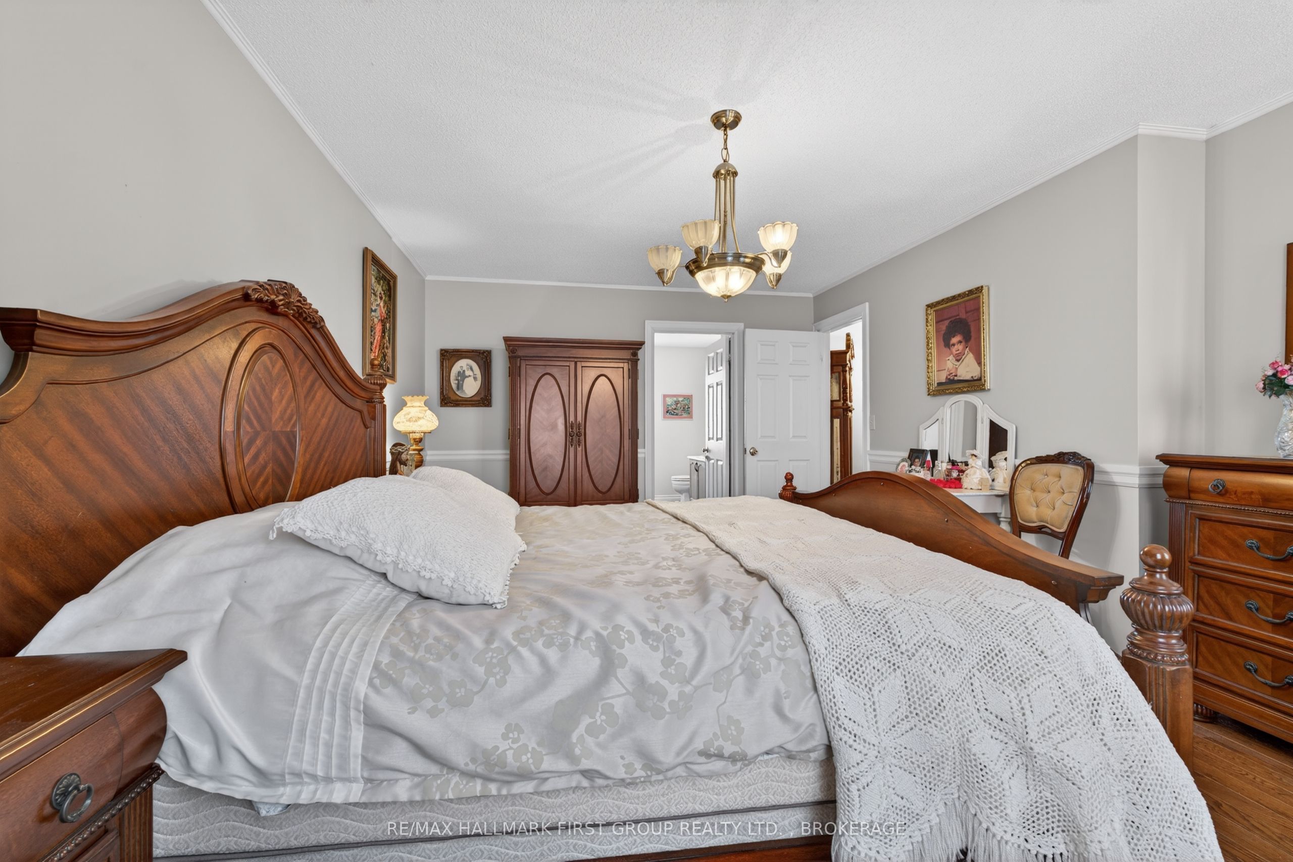 1130 Caitlin Crescent Property Photo 18
